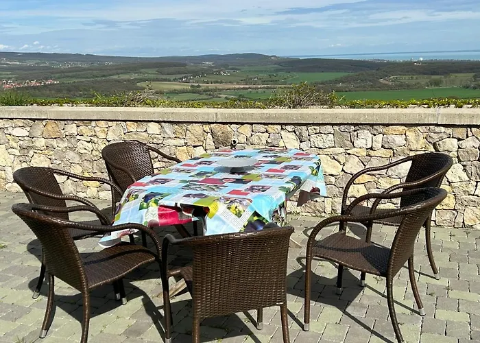 Borbora Borhaz * Vászoly